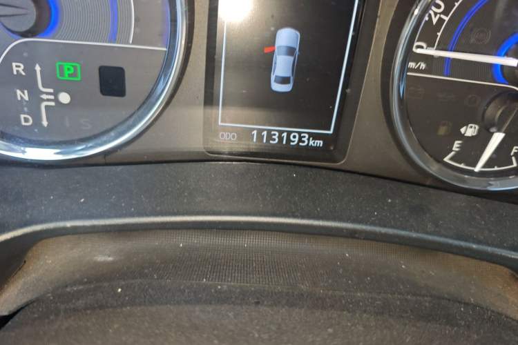 Used Toyota Corolla 2016 Dual-Engine 1.8L E-CVT Elite Edition Odometer Close Up