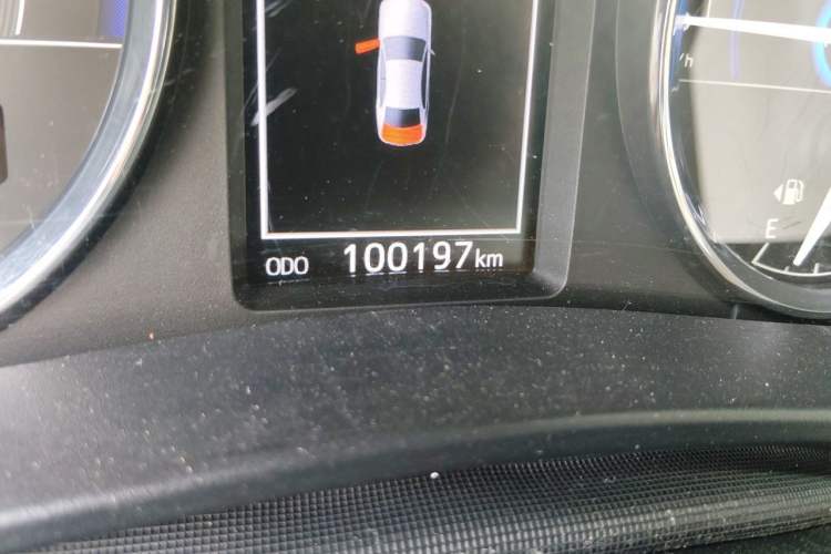 Used Toyota Corolla 2016 Dual-Engine 1.8L E-CVT Elite Edition Odometer Close Up