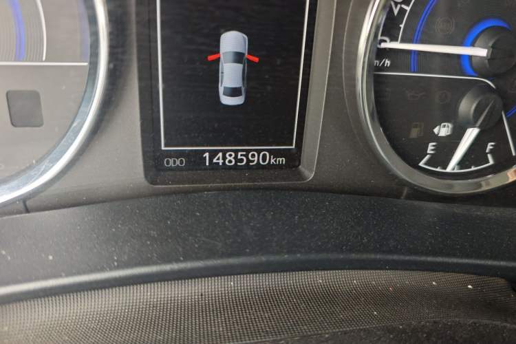Used Toyota Corolla 2016 Dual-Engine 1.8L E-CVT Leading Edition Odometer Close Up