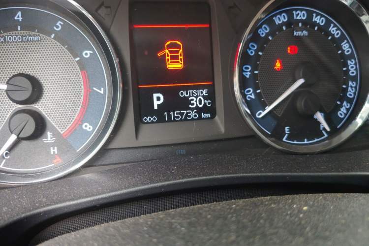 Used Toyota Corolla 2016 1.6L CVT GL-i Cool Edition Odometer Close Up