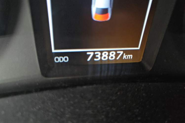 Used Toyota Corolla 2016 Dual-Engine 1.8L E-CVT Pioneer Edition Odometer Close Up