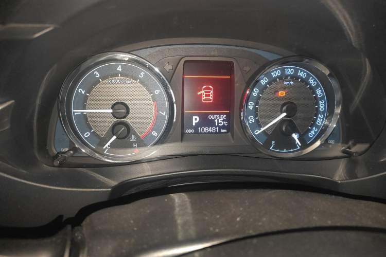 Used Toyota Corolla 2016 1.6L CVT GL-i Cool Edition Odometer Close Up