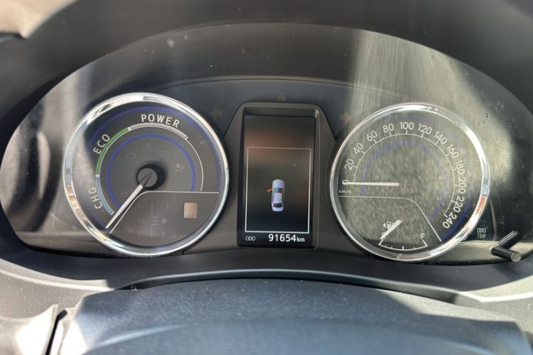 Used Toyota Corolla 2016 Dual-Engine 1.8L E-CVT Luxury Edition Odometer Close Up