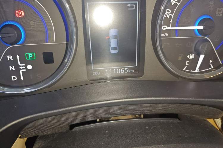Used Toyota Corolla 2016 Dual-Engine 1.8L E-CVT Elite Edition Odometer Close Up