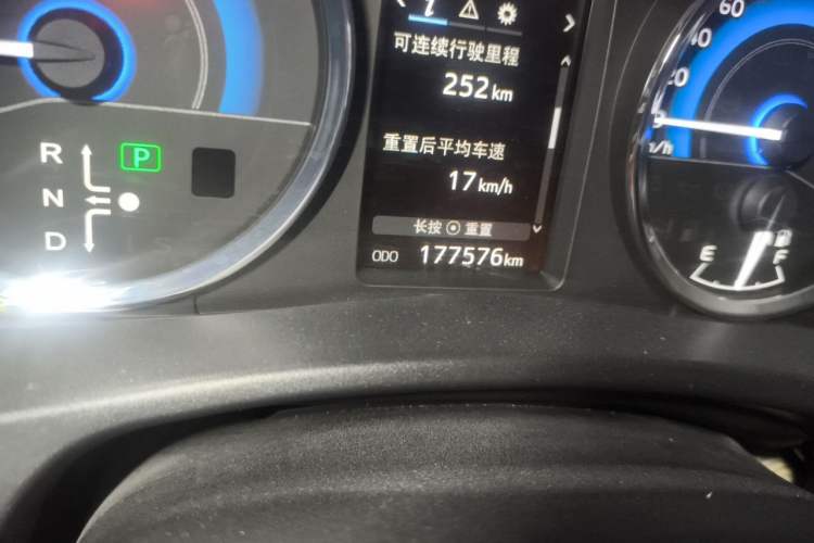 Used Toyota Corolla 2016 Dual-Engine 1.8L E-CVT Elite Edition Odometer Close Up