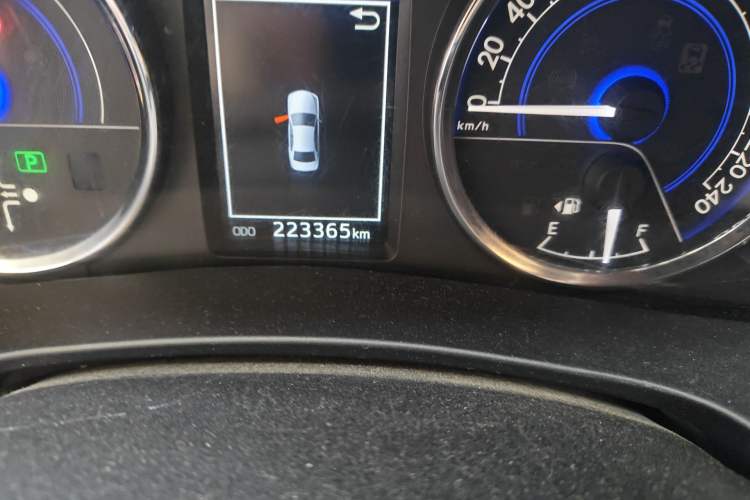 Used Toyota Corolla 2016 Dual-Engine 1.8L E-CVT Luxury Edition Odometer Close Up