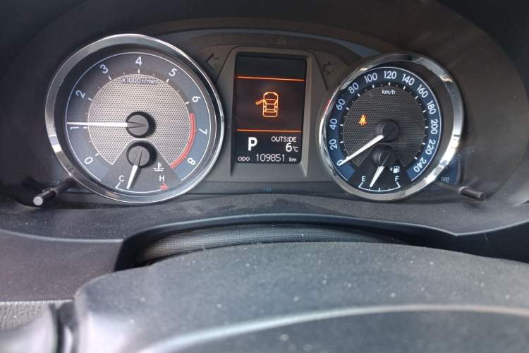 Used Toyota Corolla 2016 1.6L CVT GL-i Cool Edition Odometer Close Up