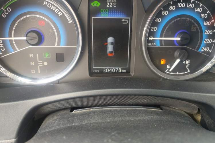 Used Toyota Corolla 2016 Dual-Engine 1.8L E-CVT Elite Edition Odometer Close Up