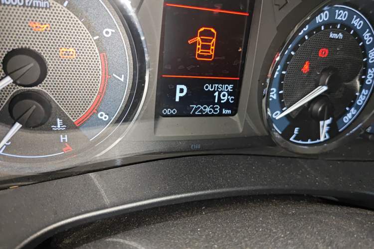 Used Toyota Corolla 2016 1.6L CVT GL-i Cool Edition Odometer Close Up