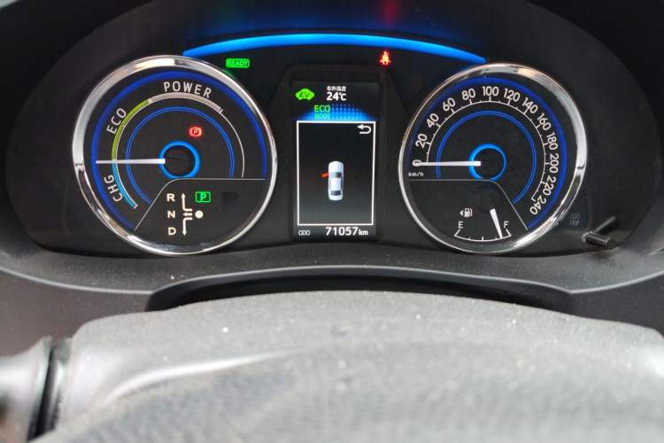 Used Toyota Corolla 2016 Dual-Engine 1.8L E-CVT Luxury Edition Odometer Close Up