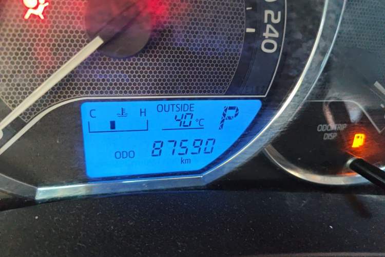 Used Toyota Corolla 2016 1.6L CVT GL-i Cool Edition Odometer Close Up