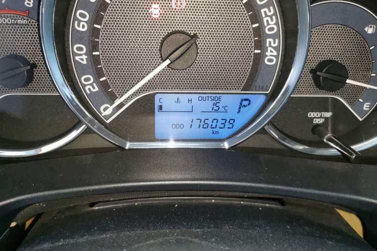 Used Toyota Corolla 2016 1.6L CVT GL-i Cool Edition Odometer Close Up