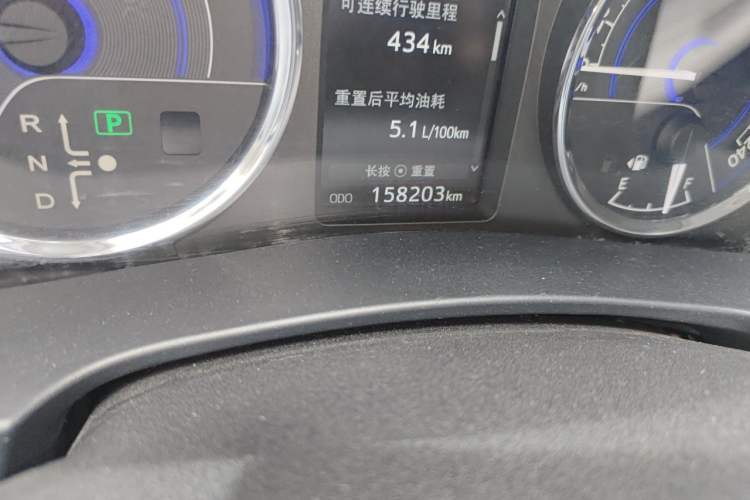 Used Toyota Corolla 2016 Dual-Engine 1.8L E-CVT Luxury Edition Odometer Close Up