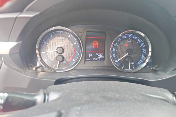 Used Toyota Corolla 2016 1.6L CVT GL-i Cool Edition Odometer Close Up