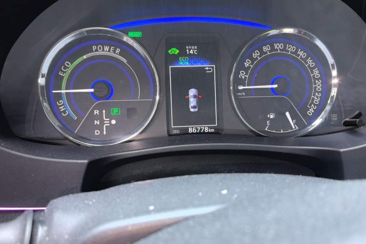 Used Toyota Corolla 2016 Dual-Engine 1.8L E-CVT Pioneer Edition Odometer Close Up