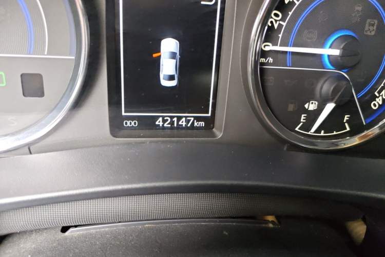 Used Toyota Corolla 2016 Dual-Engine 1.8L E-CVT Leading Edition Odometer Close Up