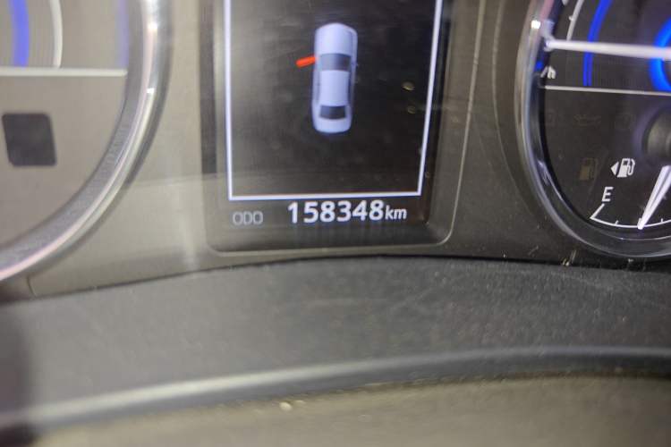 Used Toyota Corolla 2016 Dual-Engine 1.8L E-CVT Elite Edition Odometer Close Up
