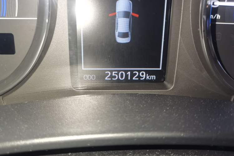 Used Toyota Corolla 2016 Dual-Engine 1.8L E-CVT Elite Edition Odometer Close Up