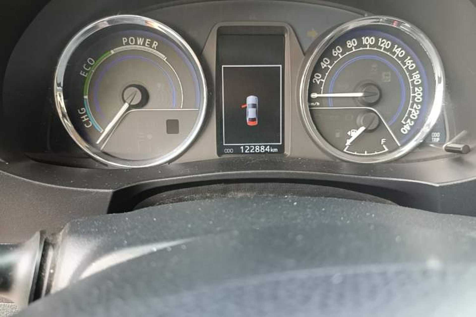 Used Toyota Corolla 2016 Dual-Engine 1.8L E-CVT Pioneer Edition Odometer Close Up