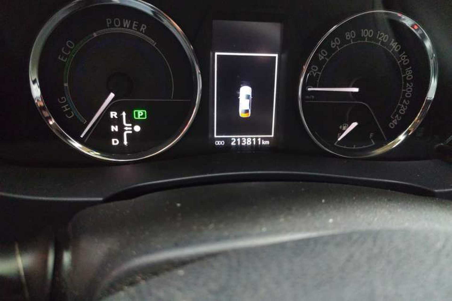 Used Toyota Corolla 2016 Dual-Engine 1.8L E-CVT Pioneer Edition Odometer Close Up