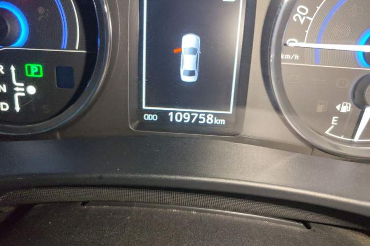 Used Toyota Corolla 2016 Dual-Engine 1.8L E-CVT Leading Edition Odometer Close Up