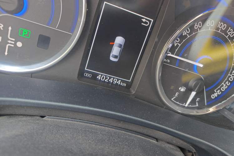 Used Toyota Corolla 2016 Dual-Engine 1.8L E-CVT Leading Edition Odometer Close Up