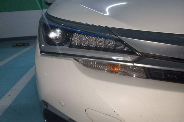 Used Toyota Corolla 2016 Dual-Engine 1.8L E-CVT Elite Edition Right Front Headlight