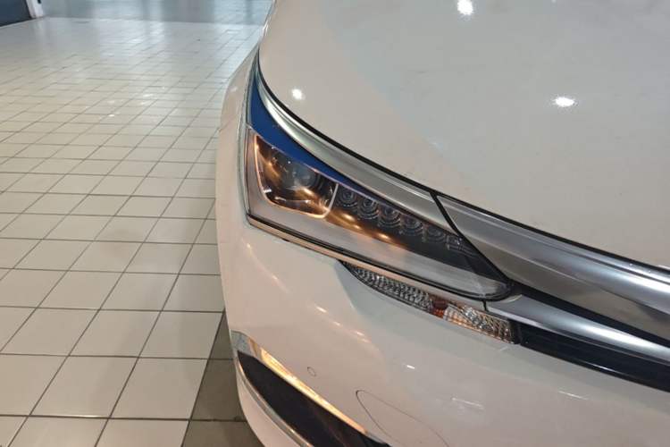 Used Toyota Corolla 2016 Dual-Engine 1.8L E-CVT Elite Edition Right Front Headlight