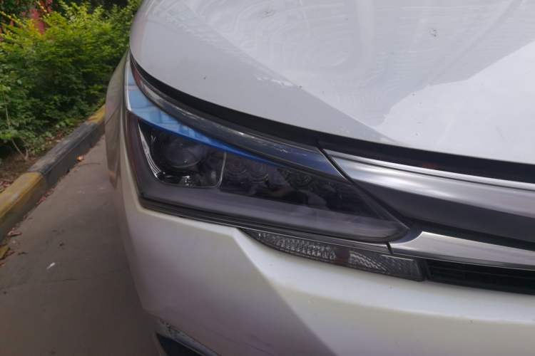 Used Toyota Corolla 2016 Dual-Engine 1.8L E-CVT Pioneer Edition Right Front Headlight