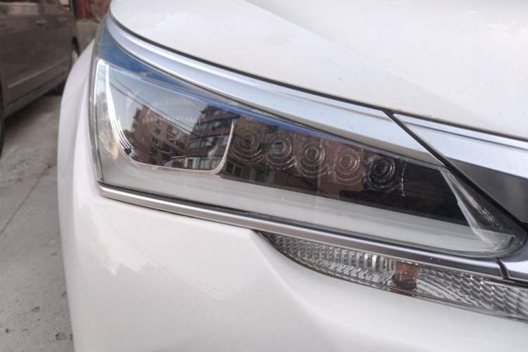 Used Toyota Corolla 2016 Dual-Engine 1.8L E-CVT Pioneer Edition Right Front Headlight
