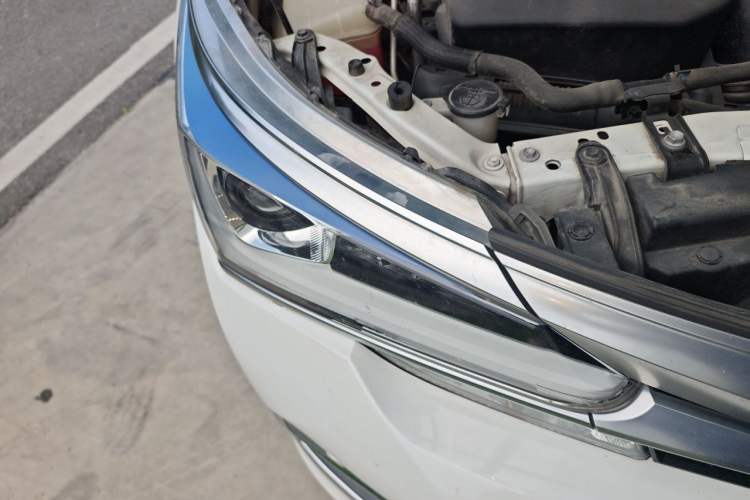 Used Toyota Corolla 2016 Dual-Engine 1.8L E-CVT Elite Edition Right Front Headlight