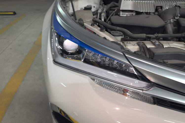 Used Toyota Corolla 2016 Dual-Engine 1.8L E-CVT Elite Edition Right Front Headlight