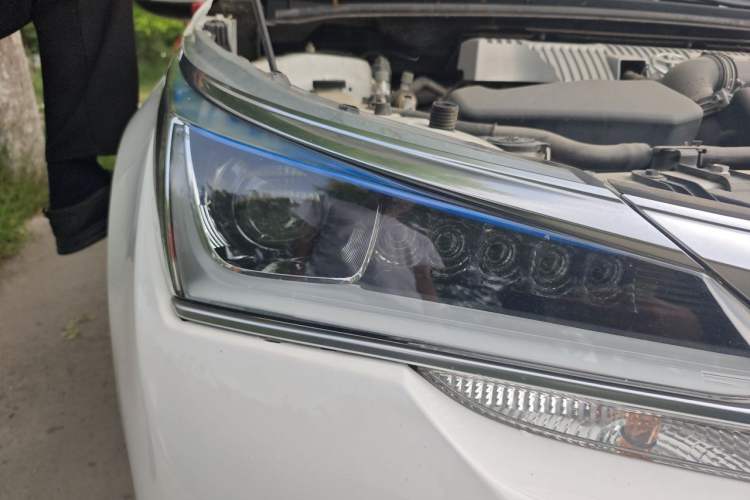 Used Toyota Corolla 2016 Dual-Engine 1.8L E-CVT Leading Edition Right Front Headlight
