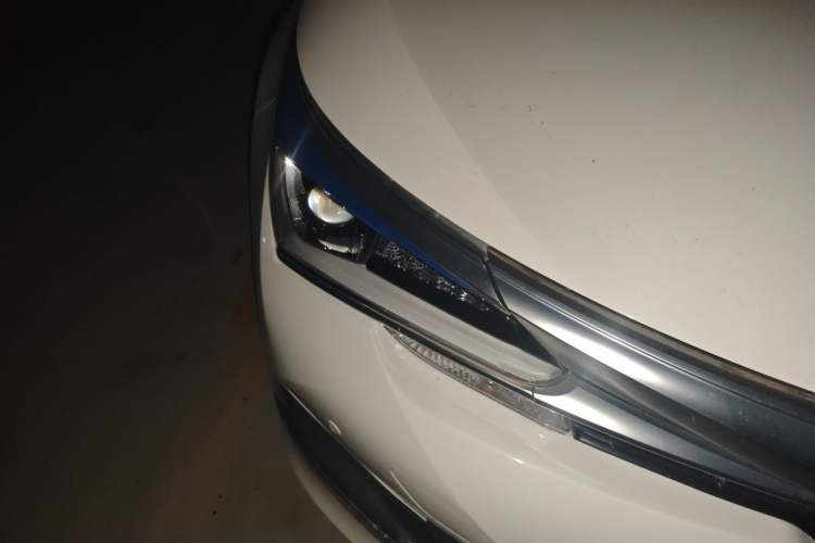 Used Toyota Corolla 2016 Dual-Engine 1.8L E-CVT Elite Edition Right Front Headlight