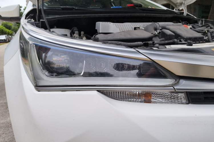 Used Toyota Corolla 2016 Dual-Engine 1.8L E-CVT Leading Edition Right Front Headlight
