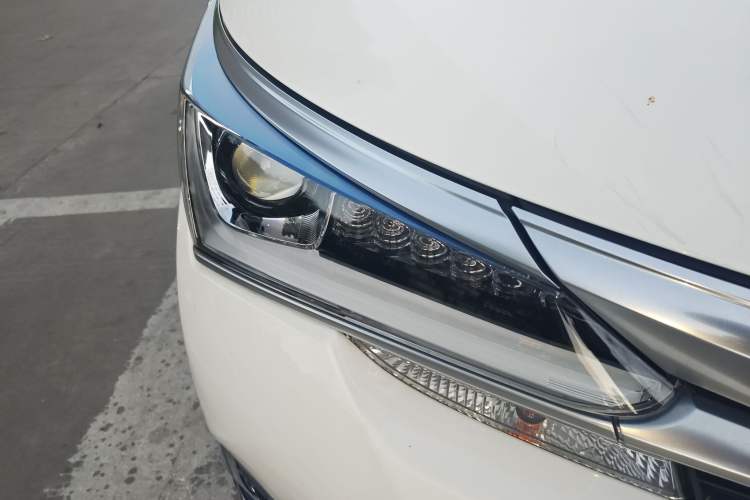 Used Toyota Corolla 2016 Dual-Engine 1.8L E-CVT Elite Edition Right Front Headlight