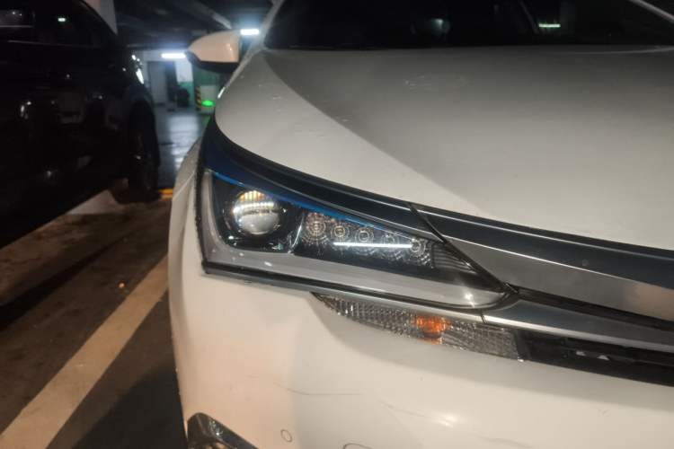 Used Toyota Corolla 2016 Dual-Engine 1.8L E-CVT Elite Edition Right Front Headlight