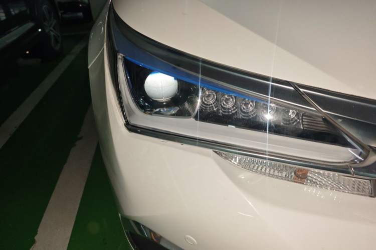Used Toyota Corolla 2016 Dual-Engine 1.8L E-CVT Elite Edition Right Front Headlight