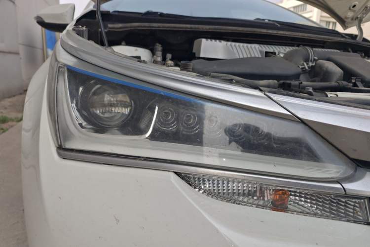 Used Toyota Corolla 2016 Dual-Engine 1.8L E-CVT Elite Edition Right Front Headlight