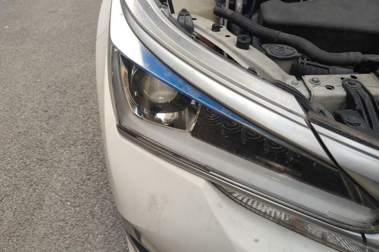 Used Toyota Corolla 2016 Dual-Engine 1.8L E-CVT Elite Edition Right Front Headlight