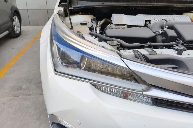 Used Toyota Corolla 2016 Dual-Engine 1.8L E-CVT Elite Edition Right Front Headlight