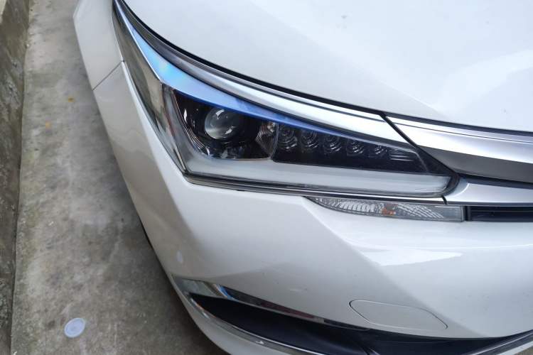 Used Toyota Corolla 2016 Dual-Engine 1.8L E-CVT Leading Edition Right Front Headlight
