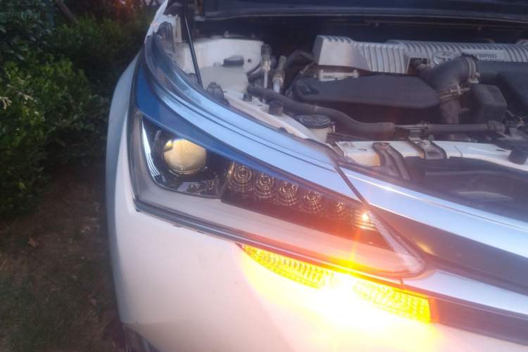 Used Toyota Corolla 2016 Dual-Engine 1.8L E-CVT Elite Edition Right Front Headlight