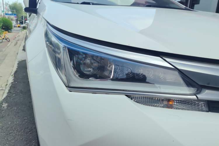 Used Toyota Corolla 2016 Dual-Engine 1.8L E-CVT Elite Edition Right Front Headlight