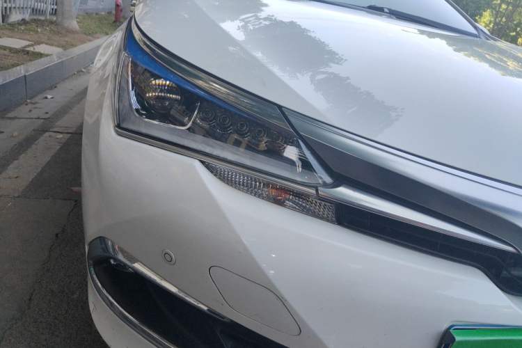 Used Toyota Corolla 2016 Dual-Engine 1.8L E-CVT Elite Edition Right Front Headlight