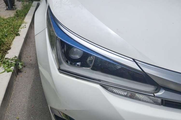 Used Toyota Corolla 2016 Dual-Engine 1.8L E-CVT Luxury Edition Right Front Headlight