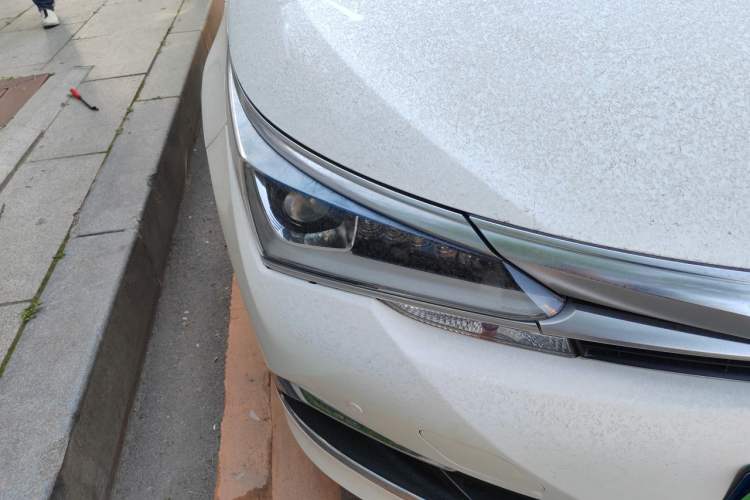 Used Toyota Corolla 2016 Dual-Engine 1.8L E-CVT Elite Edition Right Front Headlight