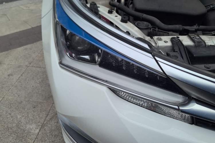 Used Toyota Corolla 2016 Dual-Engine 1.8L E-CVT Pioneer Edition Right Front Headlight