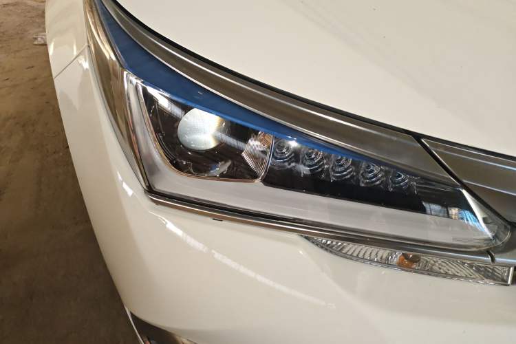 Used Toyota Corolla 2016 Dual-Engine 1.8L E-CVT Leading Edition Right Front Headlight
