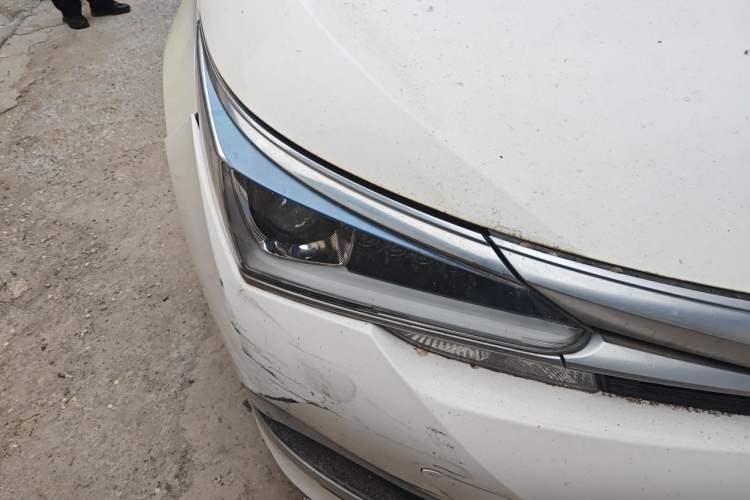 Used Toyota Corolla 2016 Dual-Engine 1.8L E-CVT Pioneer Edition Right Front Headlight